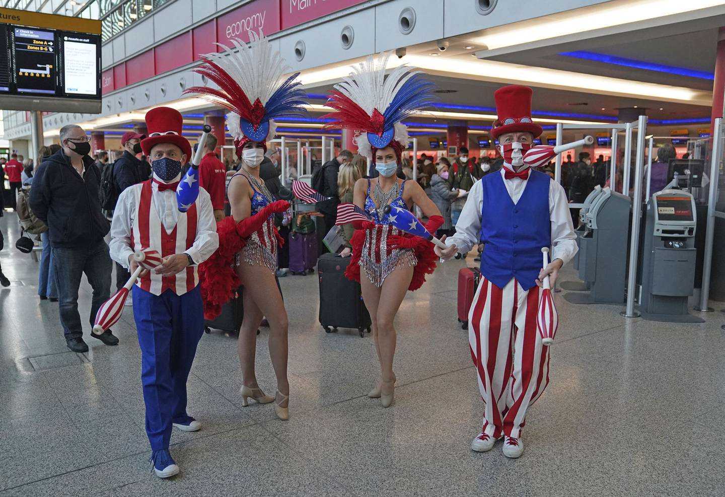 I London ble reisende underholdt samme dag som USA igjen åpnet grensene for mange utenlandske reisende.
