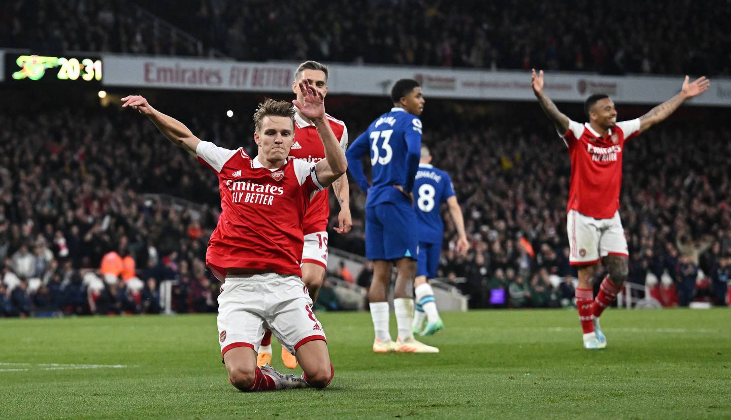 Martin Ødegaard hylles etter at han scoret to mål mot byrival Chelsea tirsdag kveld.