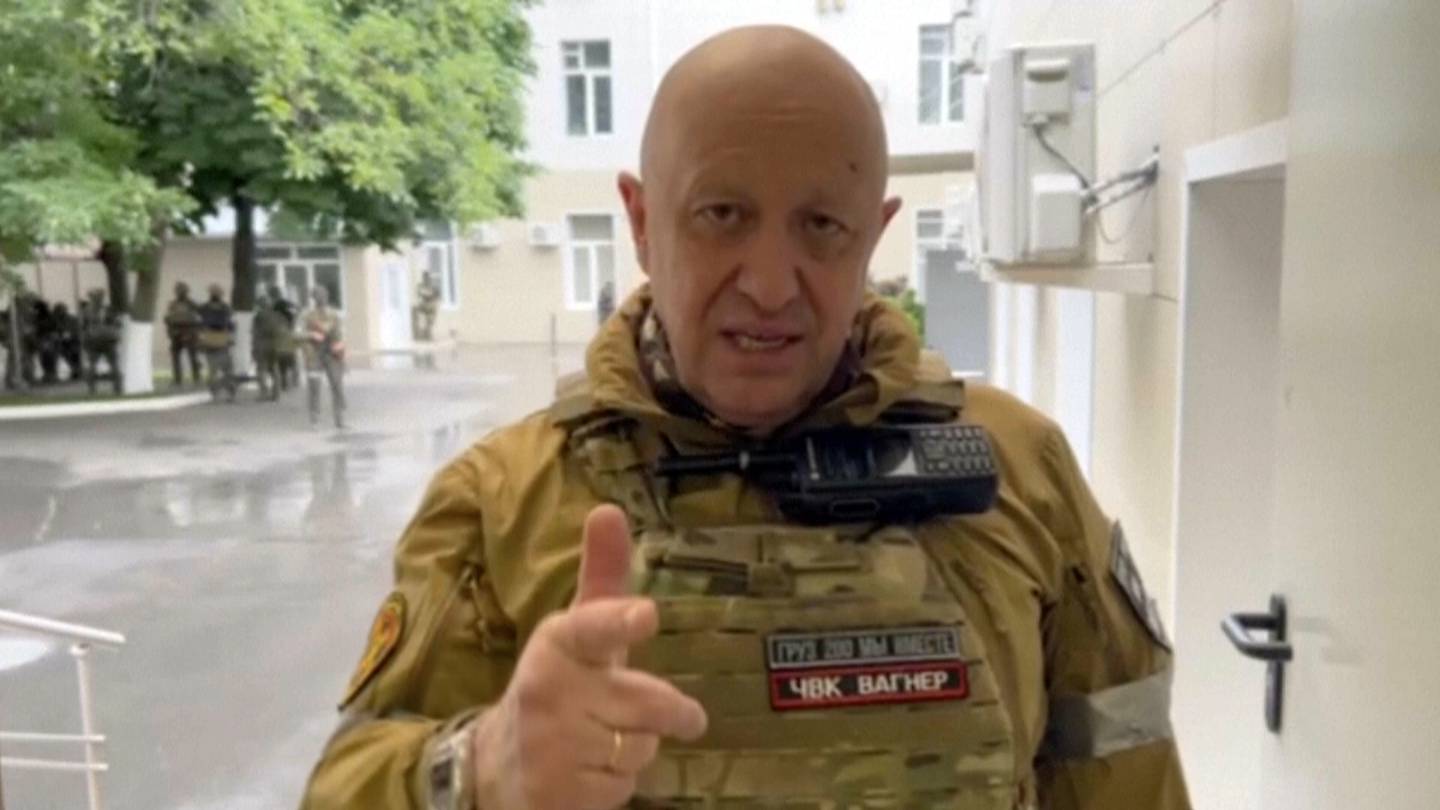 Jevgenij Prigozjins pressetjeneste offentliggjorde en videotale fra leiesoldatselskapets leder i Rostov-na-Donu lørdag. Dette er en skjermdump fra videoen.