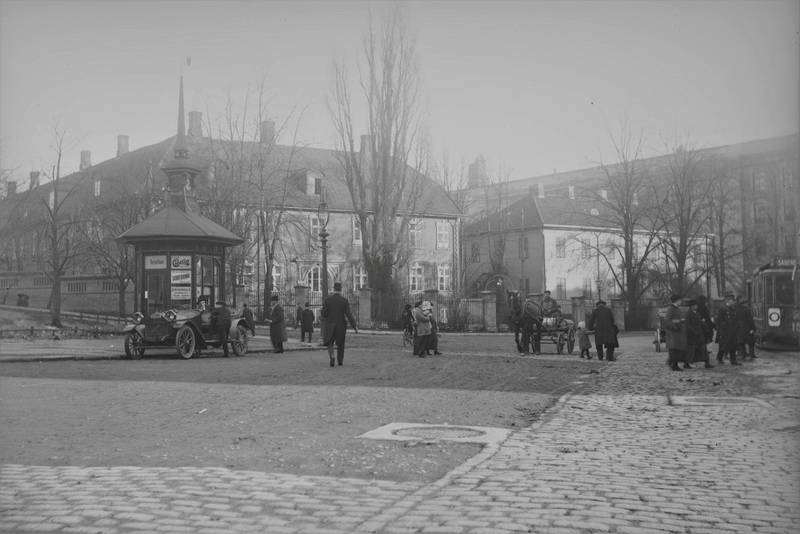 Den gamle fødselsstiftelsen i Akersgata 44 på Hammersborg i 1916, i området der regjeringskvartalet ligger i dag.