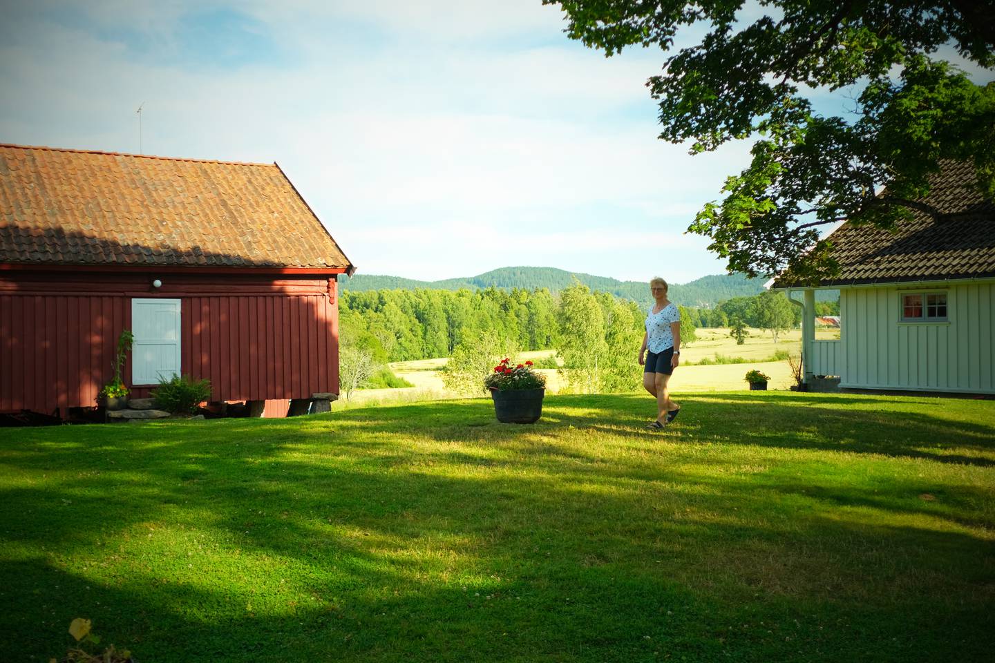 Skjerven gård har vært drevet av familien Bakke siden 1931. Gården er en av ni bruk i Maridalen som eies av Oslo Kommune, men som har vært forpaktet bort til lokale familier i generasjoner.