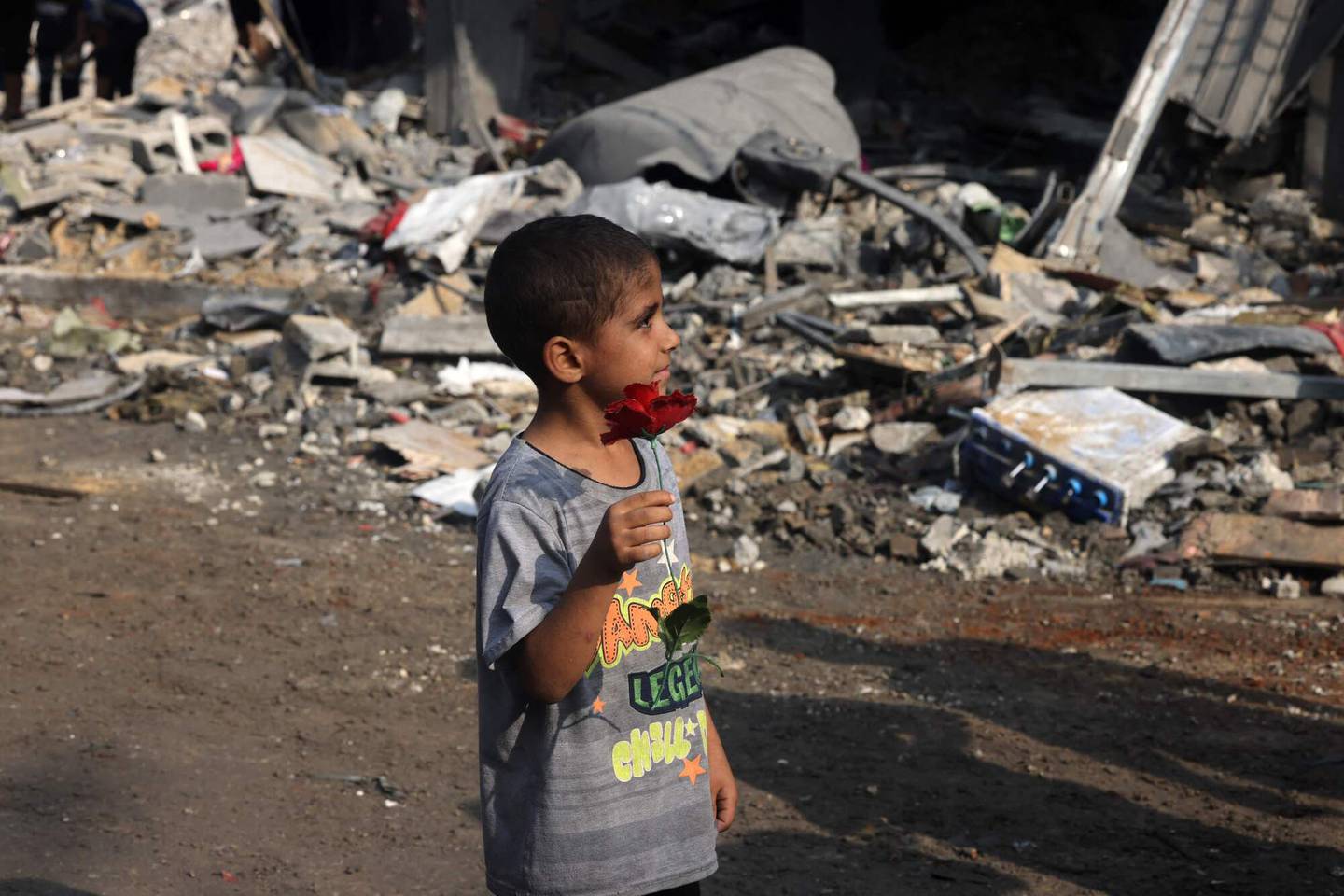 En ung gutt fotografert i Gaza lørdag.