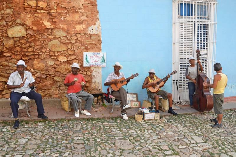 På tross av trange tider har cubanerne alltid rom for musikk i sin hverdag. FOTO: ISTOCK