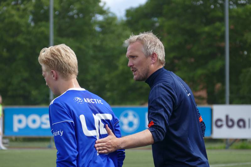 KFUM-trener Jørgen Isnes (t.h.) og Emil Ekblom slet tungt i starten av sesongen. Det kom seg betydelig.