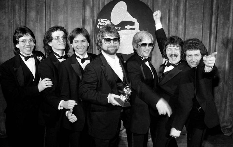 Toto på høyden, da de vant seks Grammy-priser i 1983: Jeff Porcaro, Steve Porcaro, Michael Porcaro, Dave Paich, Dave Herngate, Bobby Kimball og Steve Lukather. 