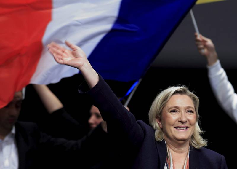 Partiet til Marine Le Pen, Nasjonal Front, fikk aller flest stemmer nasjonalt sett i regionalvalgene. I Le Pens egen region fikk partiet over 40 prosent. Nå rettes øynene mot andre runde søndag. FOTO: PASCAL ROSSIGNOL/NTB SCANPIX