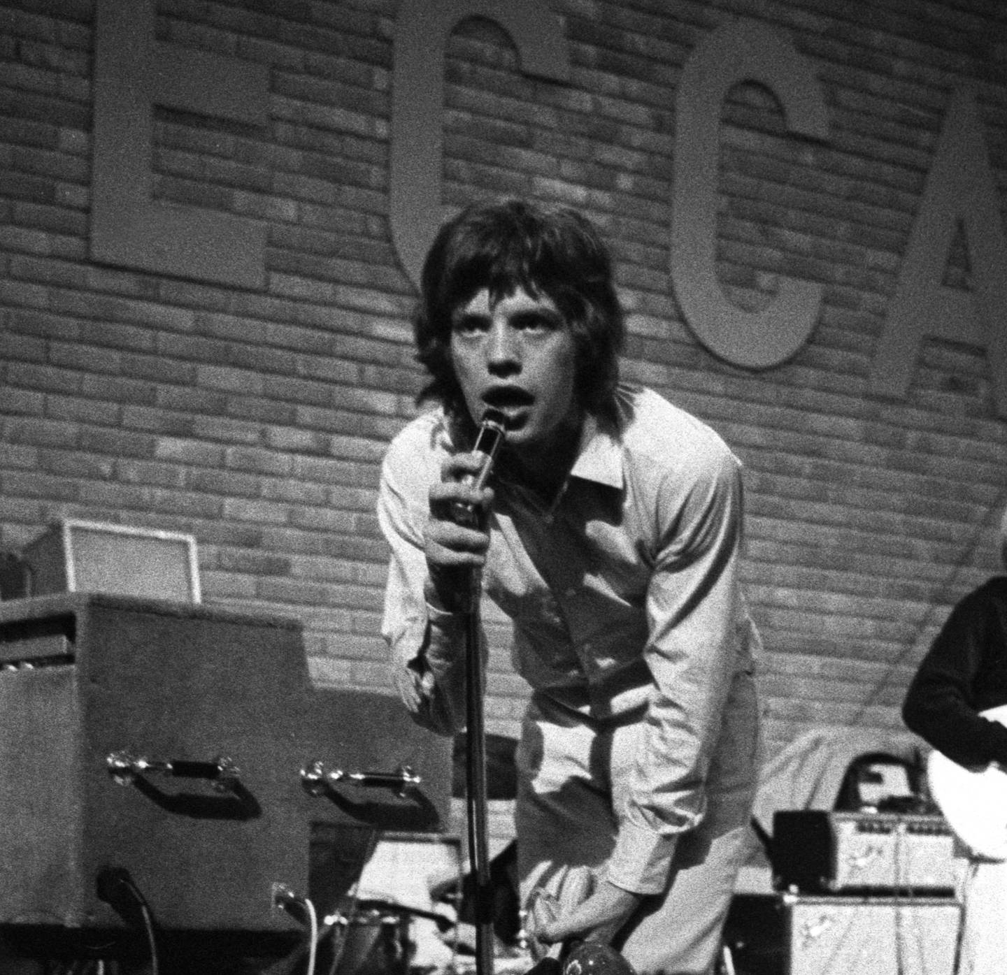 Mick Jagger på konserten med The Rolling Stones i Messehallen på Sjølyst i 1965.