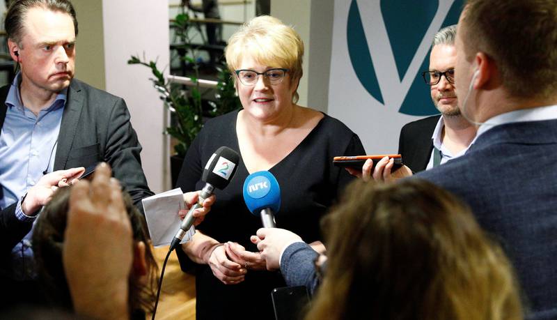 Venstres partileder Trine Skei Grande, i det hun informerer pressen om at partiet vil innlede formelle regjeringsforhandlinger med Høyre og Frp. 