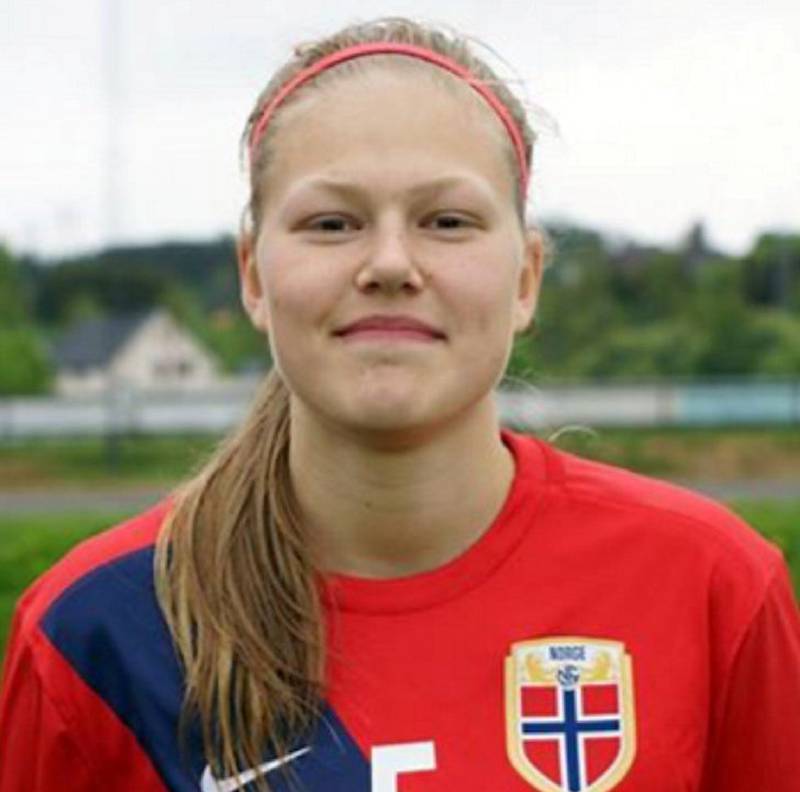 For Norge: Nora Bunæs Nilsen spilte på det aldersbestemte landslaget i en drøy sesong: FOTO: PRIVAT