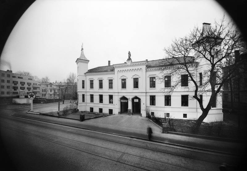 Det staselige «Homansslottet» i Hegdehaugsveien  31–33/hjørnet av Oscars gate ble oppført i 1866 for høyesterettsadvokat Peder Jacob Homann sjøl. Arkitekt G.A. Bull. Bygningen ble revet i 1956 og erstatta av et kontorbygg. Foto fra 1940–45.
