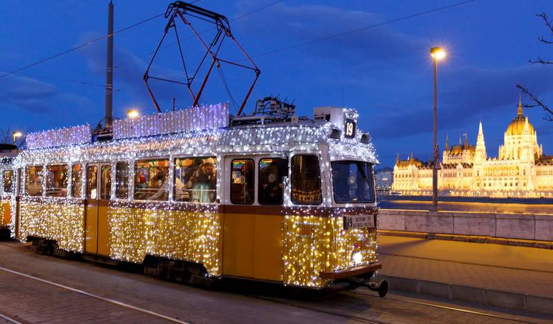 Ta lystrikken gjennom Budapests julegater. 