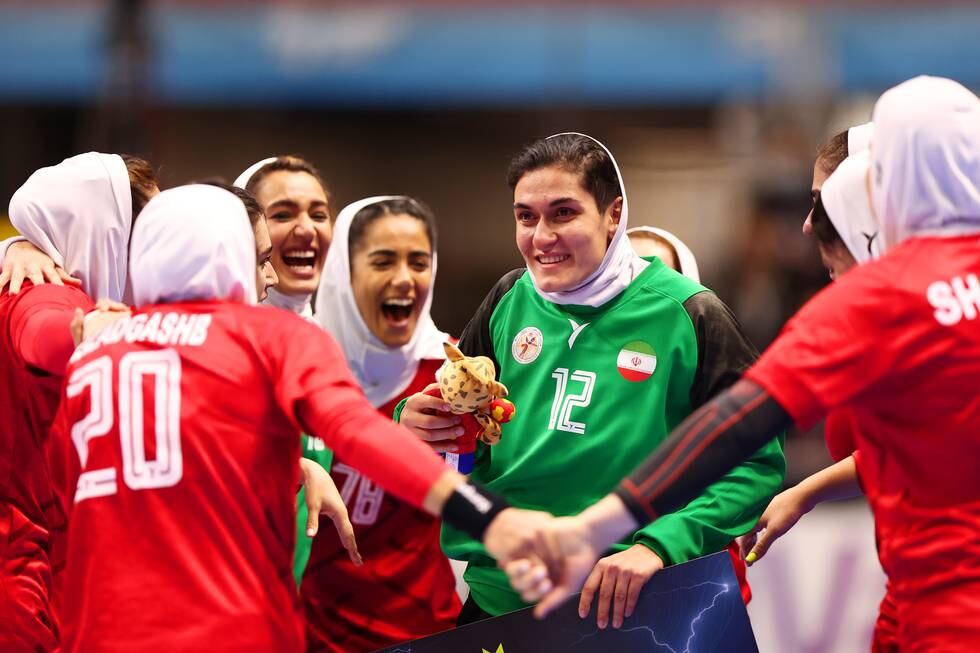 Irans målvakt Fatemeh Behfar (i grønn drakt) ble kåret til kampens spiller etter søndagens kamp mot Norge.