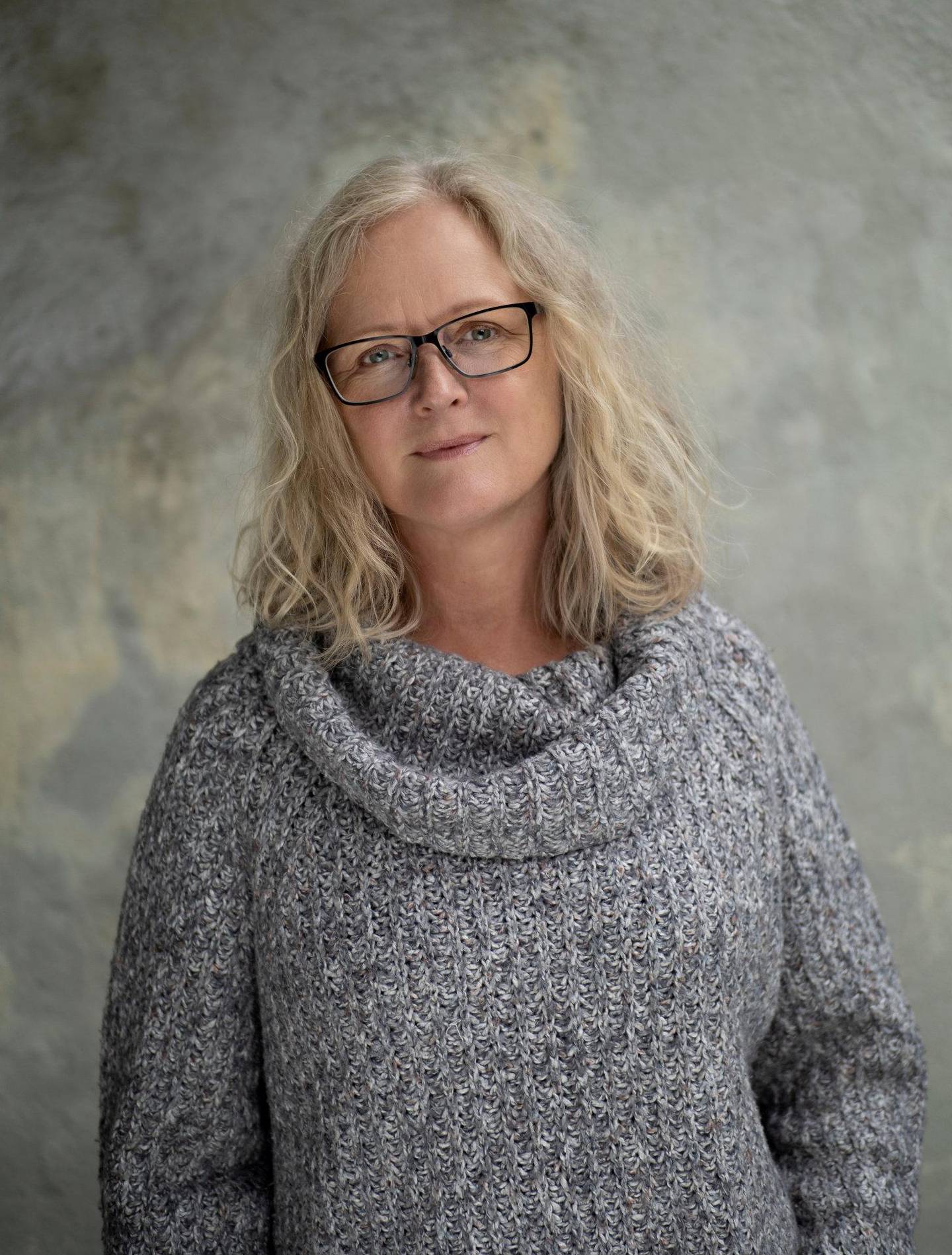 Historiker Mari Jonassen har skrevet «Norske kvinner i krig». Foto: Tine Poppe/Aschehoug