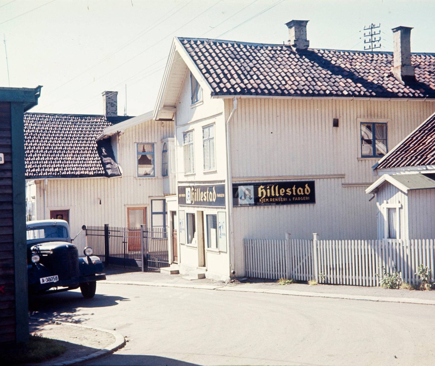 Hillestads Kjemiske Renseri og Farveri med alle sine dunster holdt til i Tromsøgata 12. Bildet er fra 1966. Foto: Harriet Flaatten/Oslo Museum