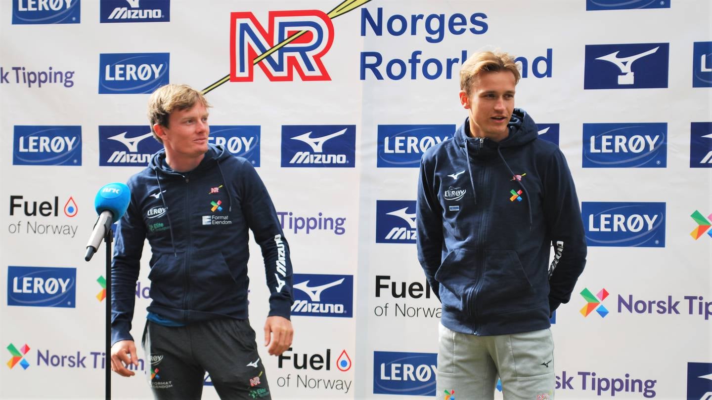 Ask Tjøm (t.v.) og Lars Benske under pressetreff på Årungen rostadion med den norske troppen til VM i roing 2022 i Racice, Tsjekkia.