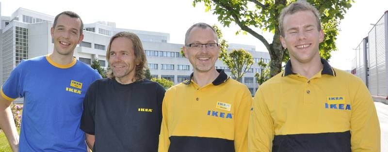 Yngve Danielsen (f.v.), Kaj Dyvik og Kristoffer Steen slo IKEA-sjefen Jan Erik Jacobsen under Nordsjørittet. Dermed vant de et veddemål og en fridag.