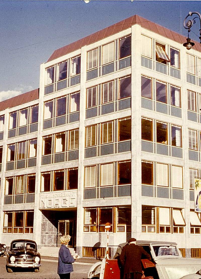 Norge-bygget: Forsikringsselskapet Norge på Bragernes, Nilsen og Grenager 1949–54. Her var det detaljer i teak, og marmor, til og med gardinene var bestemt. Foto: Nilsen og Grenager/ DM
