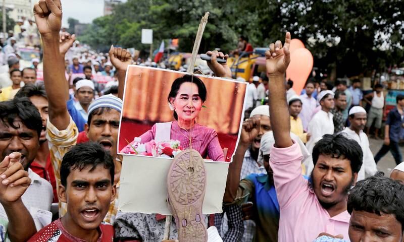 Indiske muslimer i Kolkata i India demonstrerte mandag mot Aung San Suu Kyi og behandlingen av rohingyane i Myanmar.