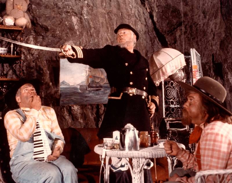 I 1974 kom den første filmen fra tunnelen, med Ludvigsen (Rolf Just Nilsen), Kaptein Knutsen (Arve Opsahl) og Knutsen (Harald Heide-Steen Jr). FOTO: CINEMATEKET/NASJONALBIBLIOTEKET 