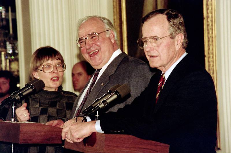 Tidligere president George Bush senior med Helmut Kohl i 1992.