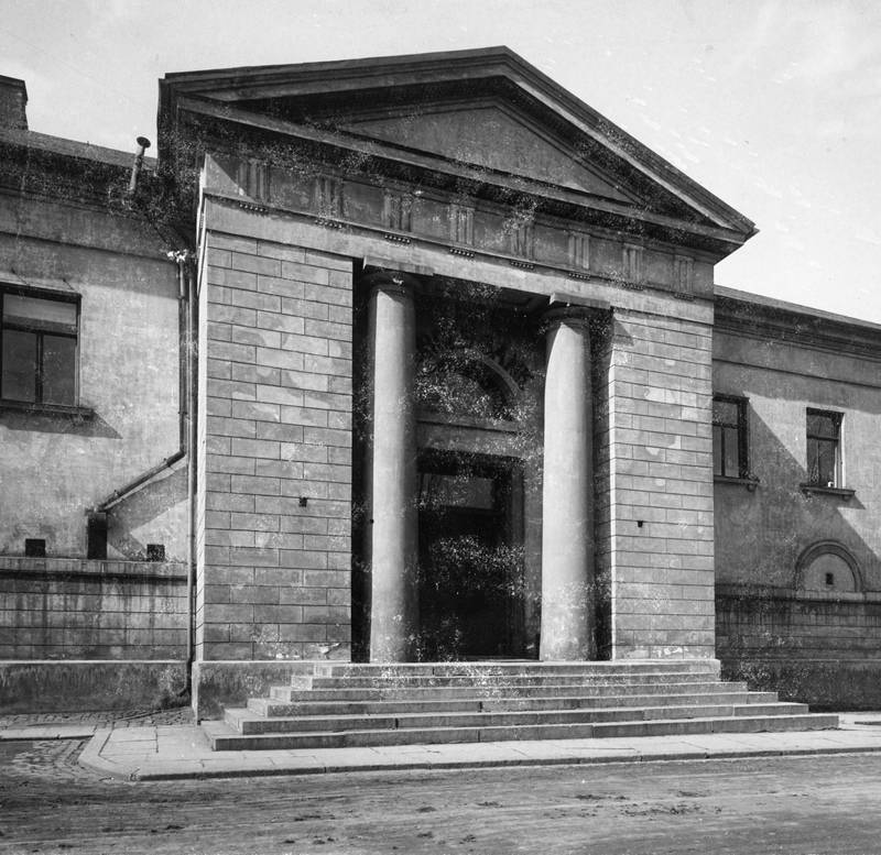 Norges Banks Kristiania-filial 1890–1900: I 1834/1835 benyttet Ole Høiland jule- og nyttårsfreden til å dirke opp låsene inn til hvelvet i Norges bank. Utbyttet ble 64.000 spesidaler.