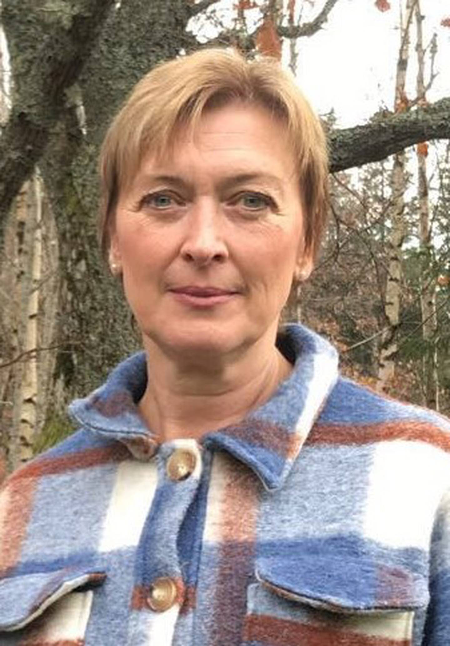 Nina Elisabeth Larsen har bedt kommunen om hjelp til å fange to nærgående rever med skabb, som begge holder til i nabolaget og hagen hennes i Øyenkilen i Fredrikstad. Hun mener dyrene må få slippe å lide.