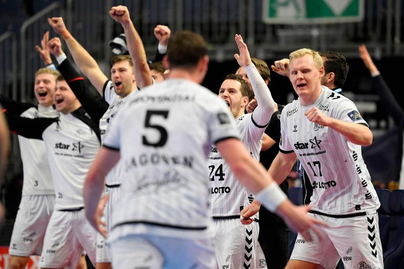 Kiel's players react during the handball final match Barca v THW Kiel at the EHF Pokal men's Champions League Final Four competition on December 29, 2020 in Cologne, western Germany. (Photo by Ina Fassbender / AFP)