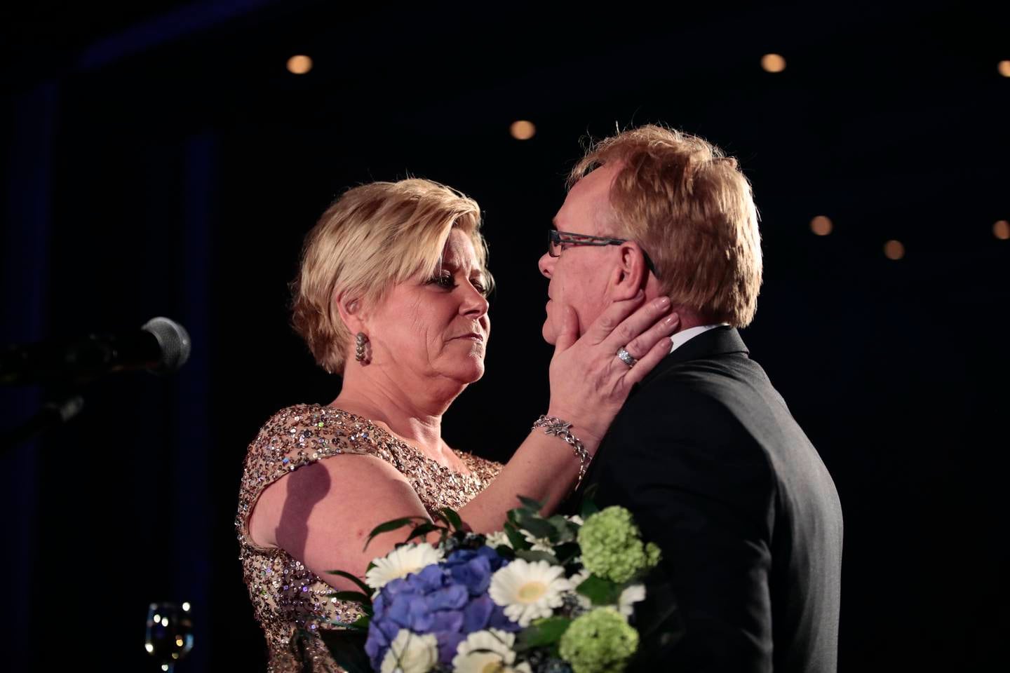Per Sandberg ble hedret av daværende partileder Siv Jensen under middagen på Frps landsmøte i 2019.