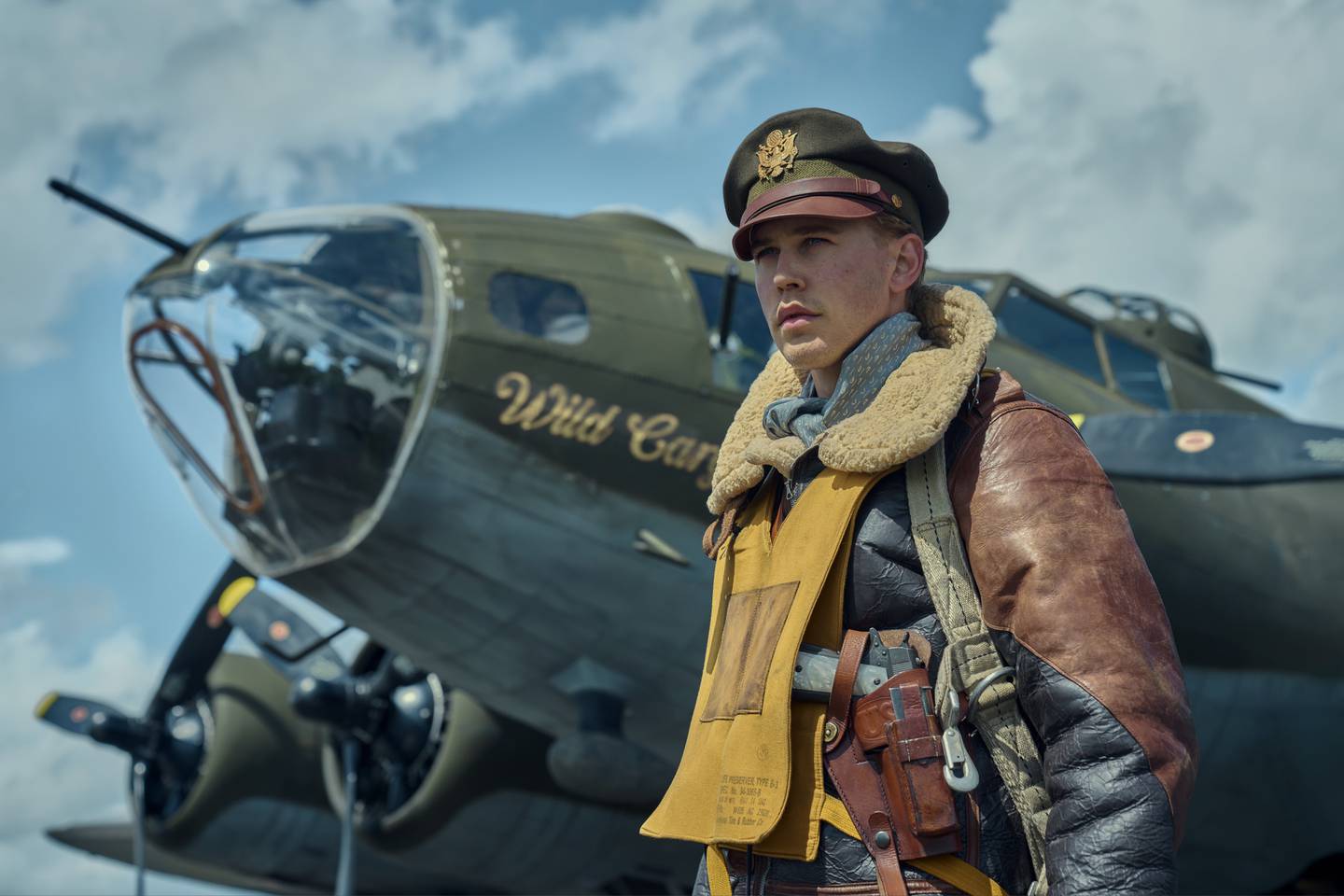 Austin Butler i rollen som den amerikanske bombebly-piloten, major Gale Cleven i den nye krigsserien, produsert av Tom Hanks og Steven Spielberg.