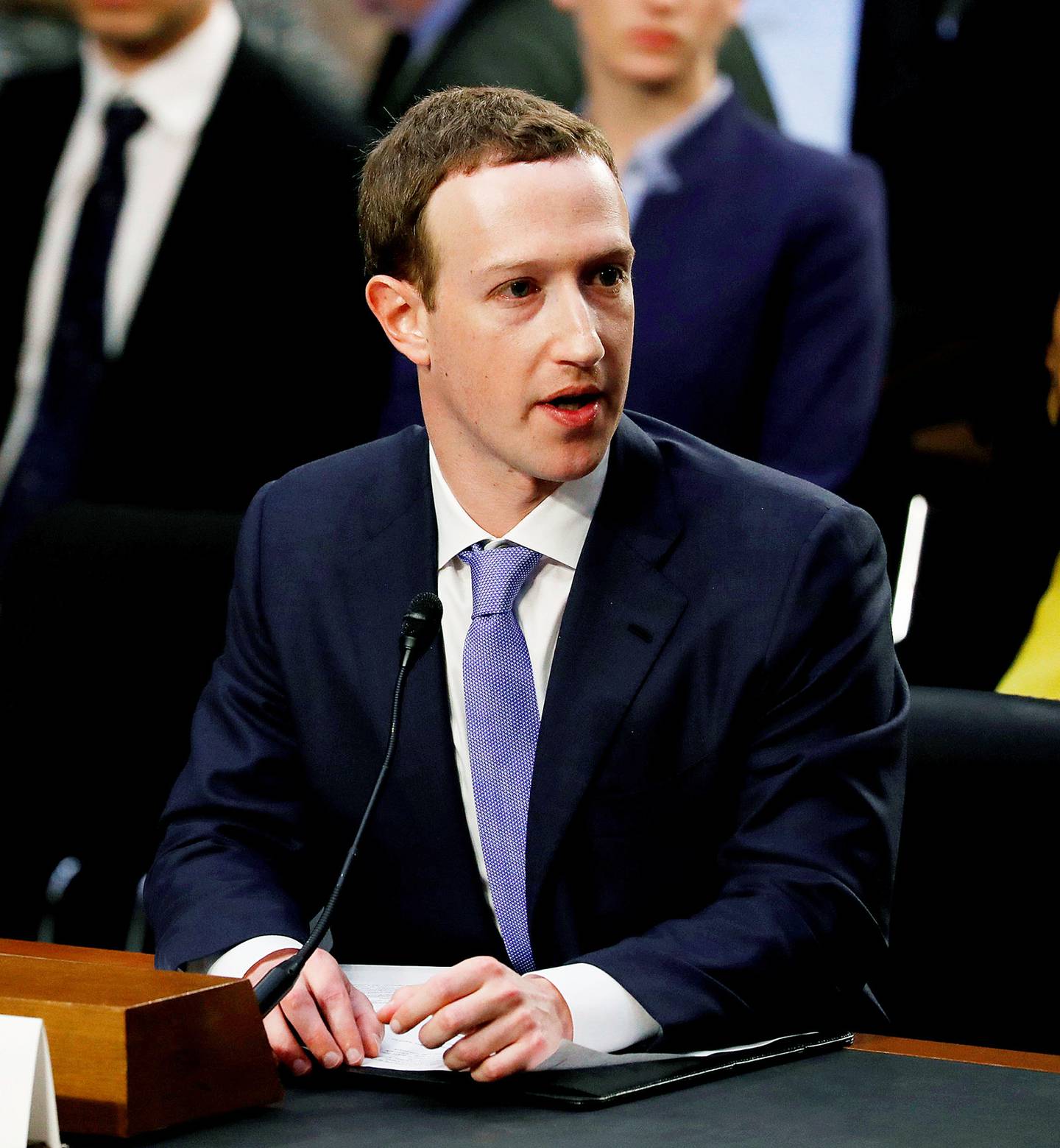 ÅPENHET: Facebook sier selskapet nå vil forsøke å sørge for full åpenhet om politiske innlegg rettet mot irske velgere. Her Mark Zuckerberg fra høringen i Kongressen nylig.   FOTO: NTB SCANPIX