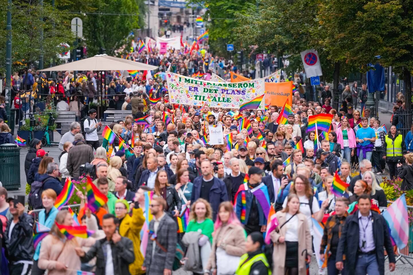 I fjor ble Pride-paraden avlyst som følge av angrepet mot London pub. 2,5 måned etterpå ble det arrangert regnbuetog og solidaritetsmarkering.