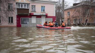 Storflom i Kasakhstan og Russland – over 100.000 evakuert