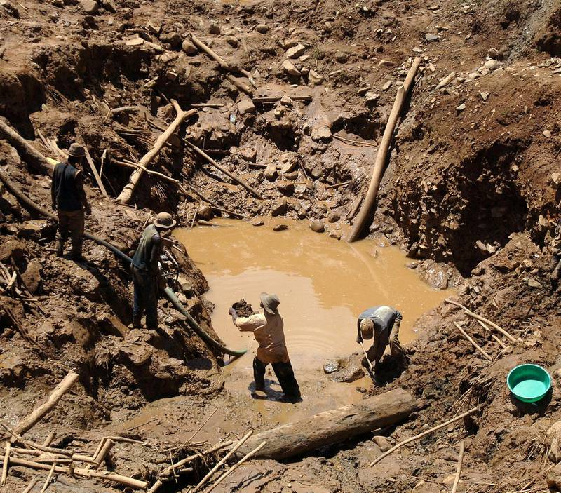 Gullgruvearbeidere lever farlig. I desember omkom over 20 av dem da en gruve kollapset i Den demokratiske republikken Kongo.