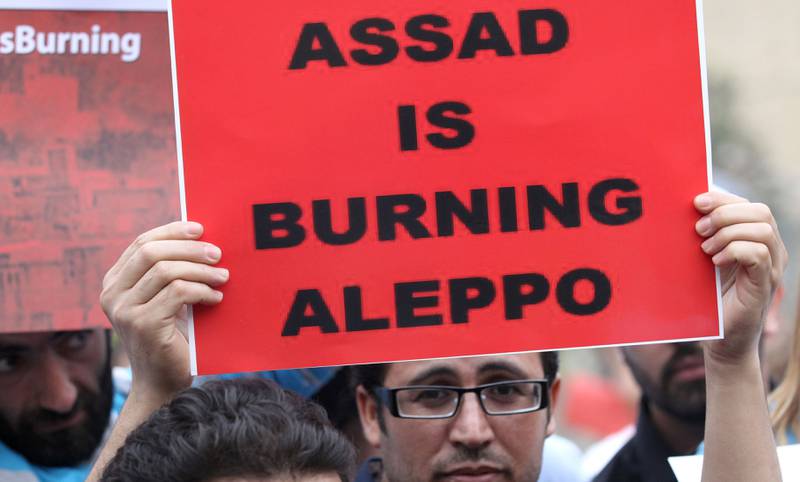 Demonstrasjoner mot Assad og til støtte for de sivile i Aleppo ble holdt i Amman, Jordan, søndag. FOTO: NTB SCANPIX