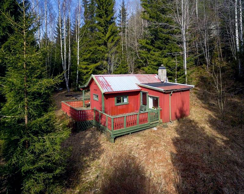 Denne hytta i Øvre Tune ligger ute til 425 000 kroner. Det er lavest i hele kommunen. 