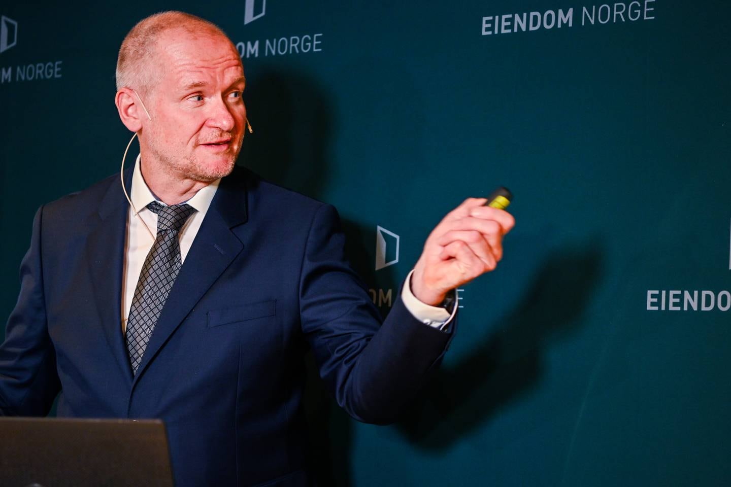 Administrerende direktør Henning Lauridsen i Eiendom Norge mener Norges Bank kan avlyse rentehevingen i desember. Foto: Martin Solhaug Standal / NTB