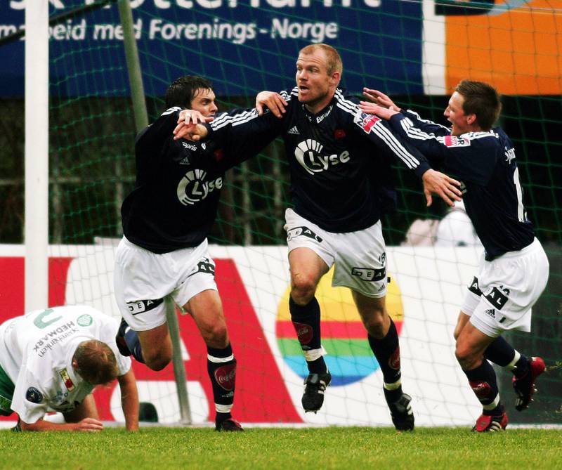 Her feirer Danielsen Egil Østenstads superviktige mål mot HamKam sammen med Bjarte Lunde Aarsheim i 2004. 