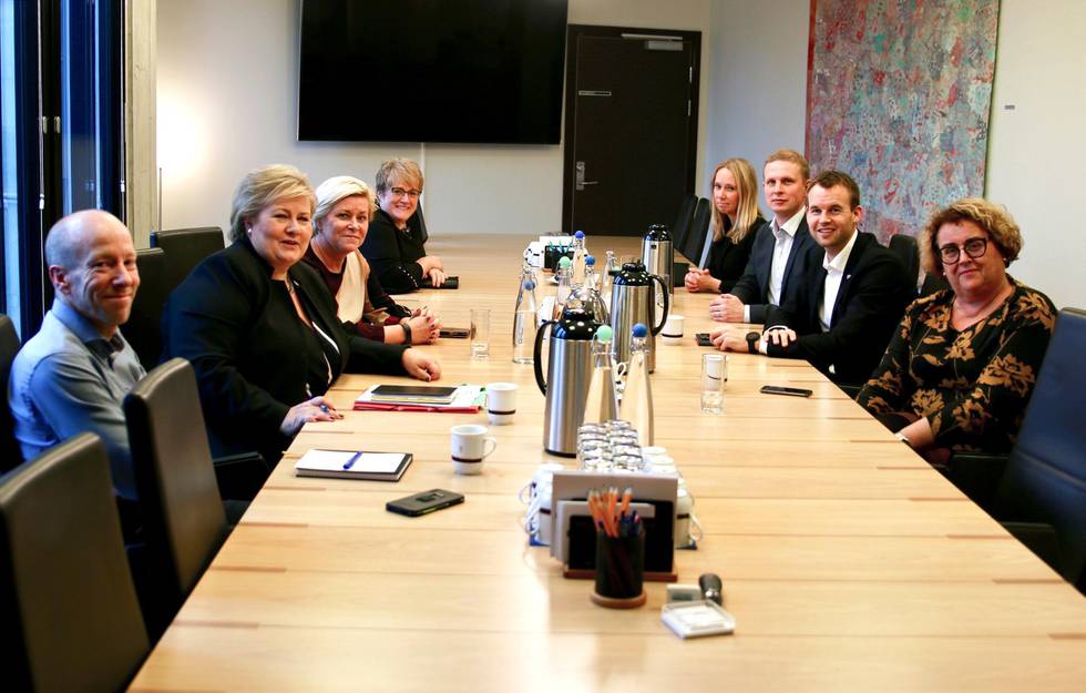 Oslo  20181105.
Partilederne fra de tre regjeringspartiene møtte KrF-forhandlerne til innledende samtaler mandag ettermiddag.
Foto: Statsministerens kontor / NTB scanpix