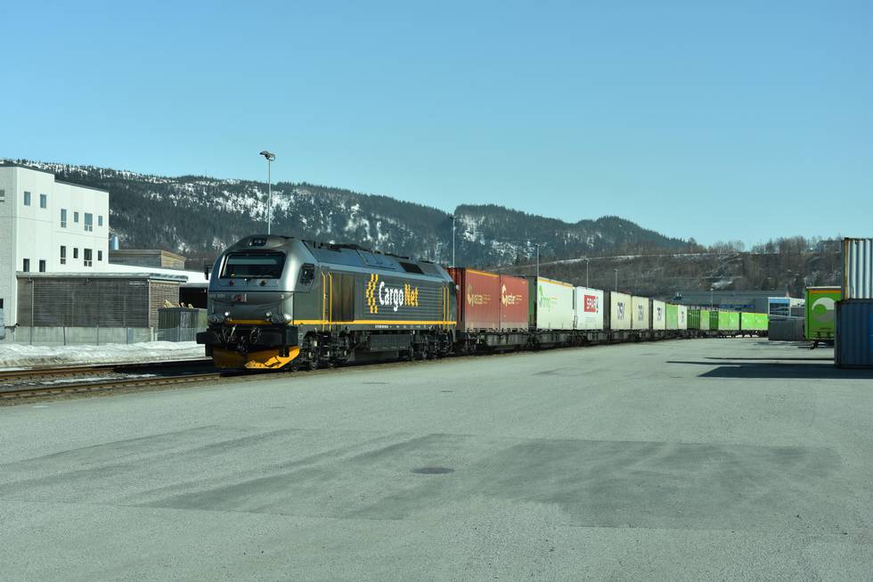 CargoNet får det snart travlere på Nordlandsbanen, her fra terminalen i Mo i Rana, når gods tilsvarende 13.000 trailere i året skal bort fra veiene.