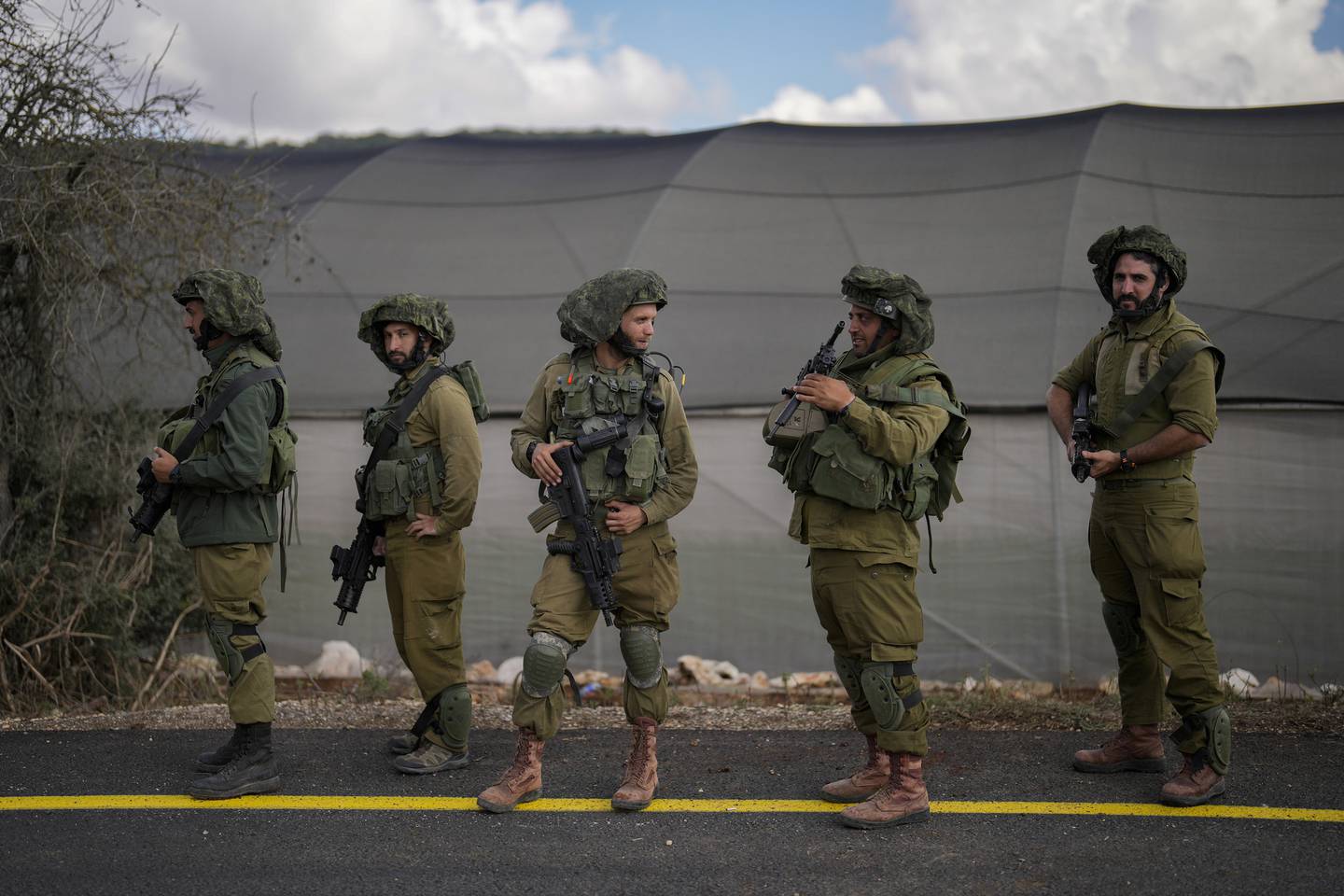Israelske soldater patruljerer grensa mot Sør-Libanon, der Hizbollah-militsen utgjør en stor trussel.