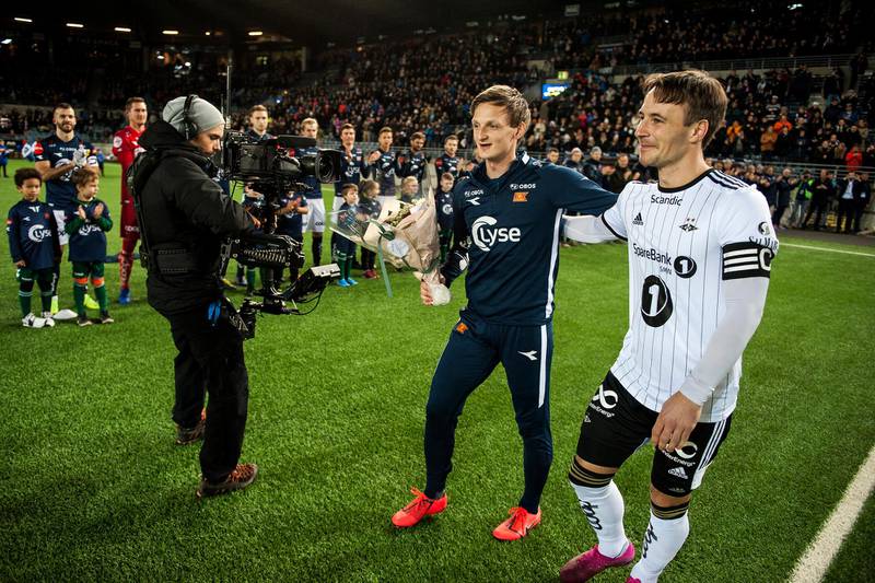 Stavanger 20191124. 
Vikings Andre Danielsen (t.v.) blir hyllet før hans siste kamp.
Foto: Carina Johansen / NTB scanpix