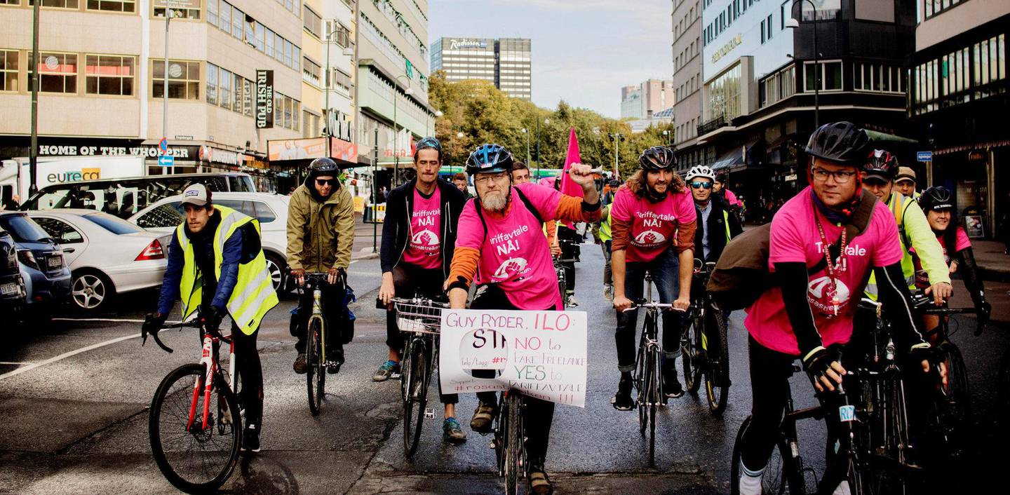 Rosa parade: Hver eneste dag sykler en parade av rosa streikende Foodora-bud gjennom Oslos gater, som oftest med Paul Olai-Olssen helt i front. ALLE FOTO: JENS-MARIUS SÆTHER