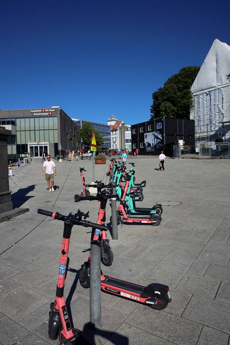 Elsparkesykler sparkesykler elektriske sparkesykler Domkirkeplassen ved Torget i Stavanger