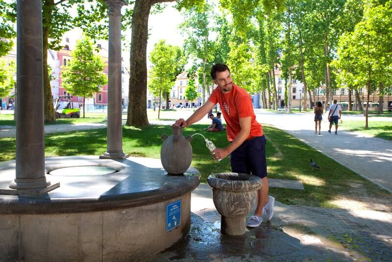 I Ljubljana kan du hente drikkevann fra byens mange fine fontener. FOTO: ARILD MOLSTAD