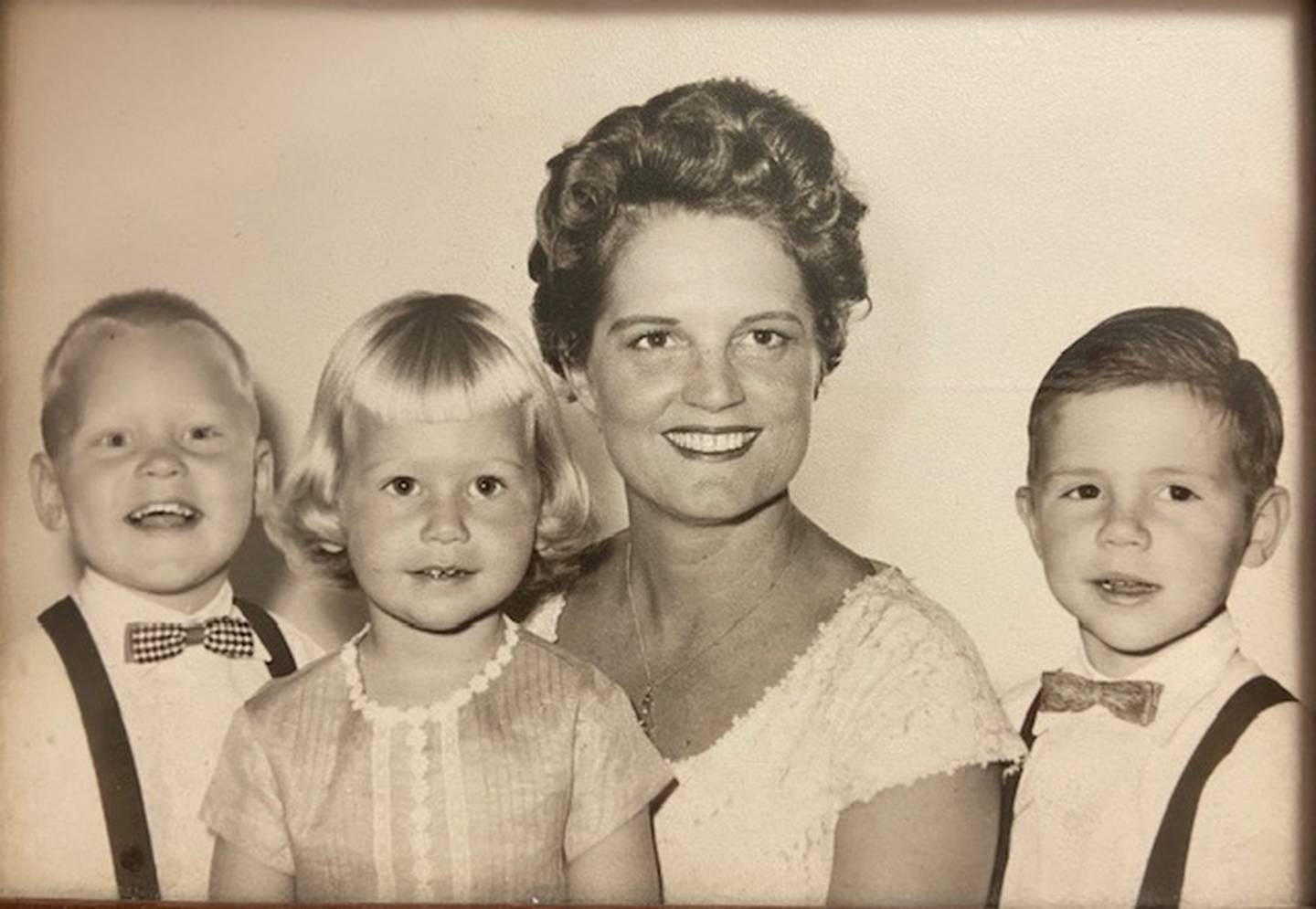 Walter Wallace, Victoria Jaye og Charles Rolf med sin amerikanske mamma: – Alle trodde vi var søsken fordi vi var så like, sier Vicki.