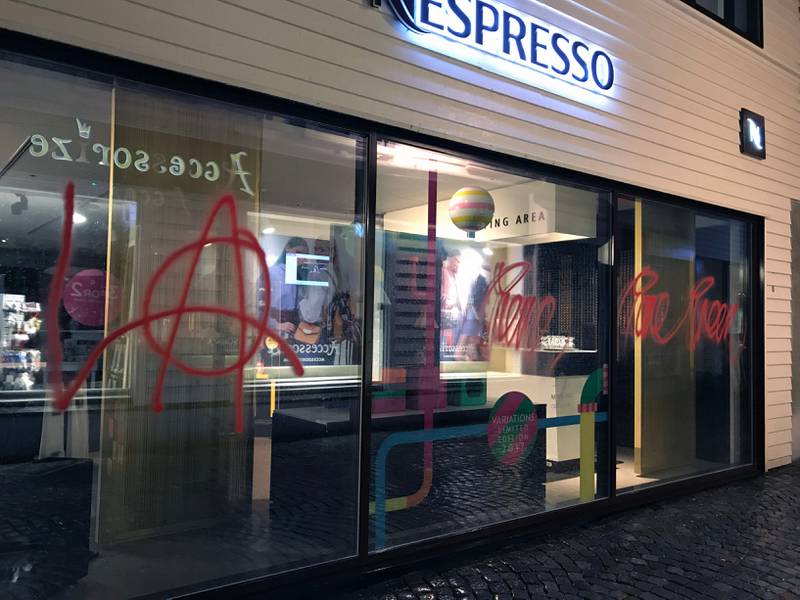 Espresso-butikken i Laugmannsgata ble tilgriset i løpet av natten. Foto: Bengt Enersgård