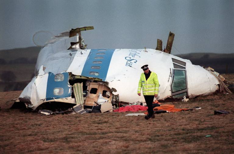 Et bilde tatt 22. desember 1989 i Lockerbie viser den ødelagte cockpiten på Pan Ams flygning 103. 270 personer mistet livet da libyske terrorister sprengte den i lufta.