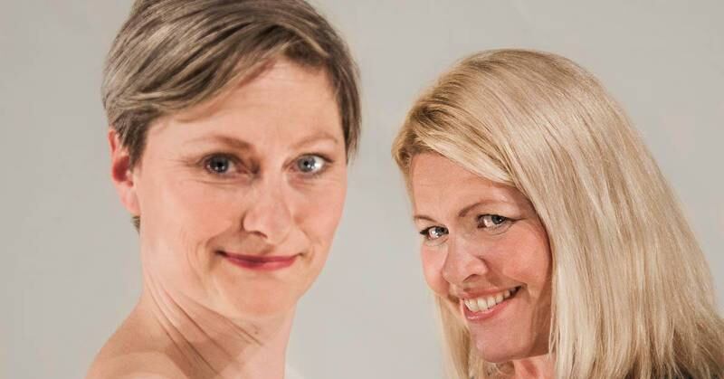 Monika Hjelle og Kjersti Elvik tar for seg hvordan det er å være kvinne på 46 år og oppdage at man har blitt ei kjerring. Humor og musikk.