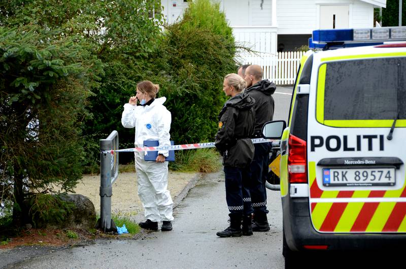 En død mann ble funnet på en benk på en lekeplass på Sola fredag morgen. Foto: Arne Birkemo