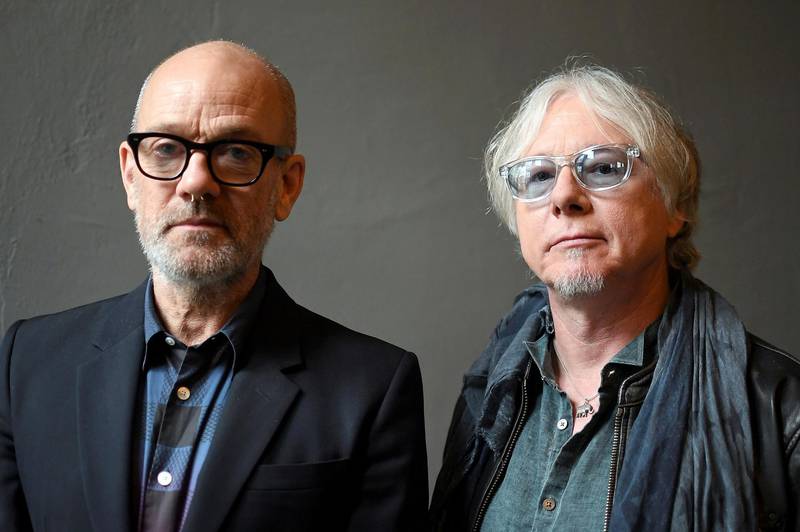 Michael Stipe og Mike Mills markerer 25-årsjubileum for «Monster» i disse dager.